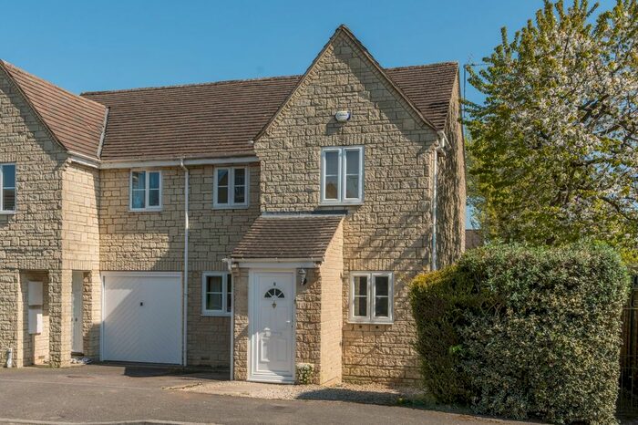 3 Bedroom Semi-Detached House To Rent In Northlands Way, Tetbury, GL8