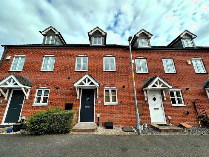 3 Bedroom Town House To Rent In Chestnut Drive, Hagley, West Midlands, DY9