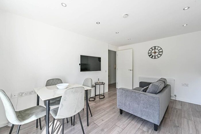 2 Bedroom Flat To Rent In Vivian Comma Close, Finsbury Park, London, N4