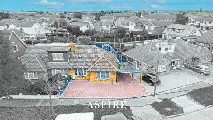 2 Bedroom Semi-Detached Bungalow For Sale In Deepwater Road, Canvey Island, SS8