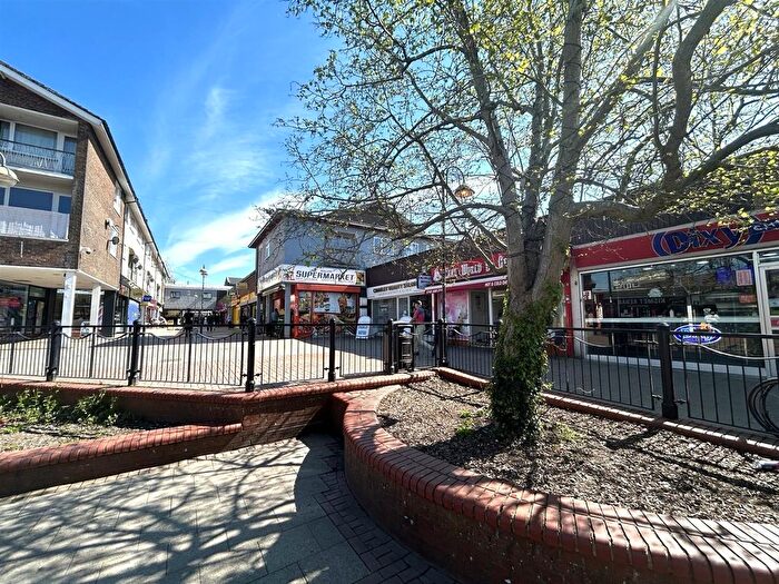 1 Bedroom Flat To Rent In Broadwalk, Crawley, RH10