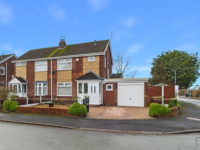 3 Bedroom Semi Detached House For Sale In Hertford Drive, Tyldesley, M29