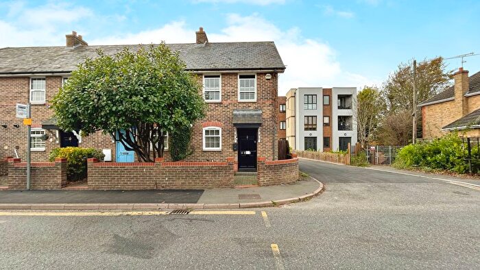 2 Bedroom End Of Terrace House To Rent In Arbour Lane, Chelmsford, CM1