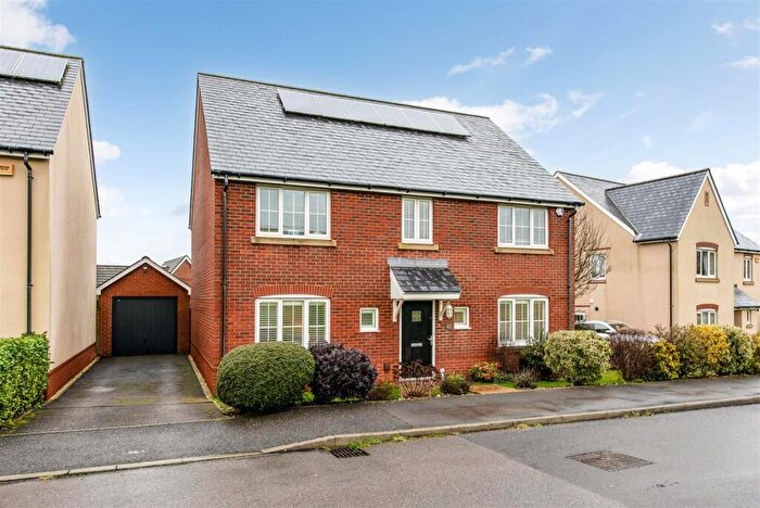 4 Bedroom Detached House For Sale In Whiteland Way, Clanfield, PO8