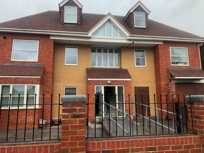 1 Bedroom Flat To Rent In Chase Cross Road, Romford, Essex, RM5