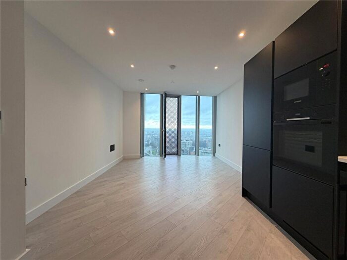 1 Bedroom Apartment For Sale In Vista River Gardens, Trinity Island, Trinity Way, Manchester, M3