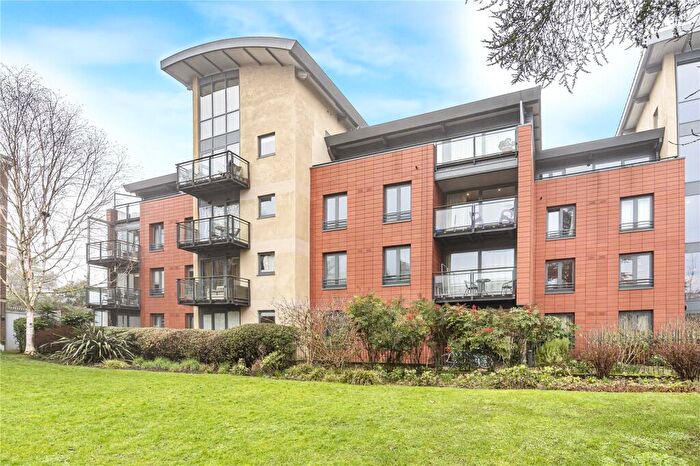 2 Bedroom Apartment For Sale In The Stream Edge, Oxford, OX1