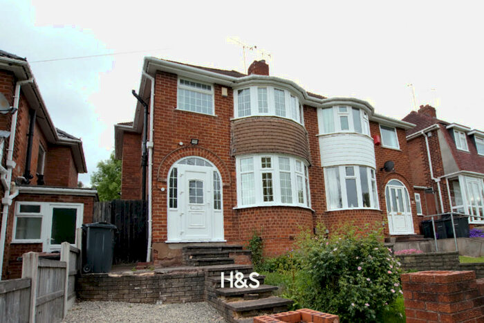 3 Bedroom Semi-Detached House To Rent In Brandwood Park Road, Kings Norton, B14