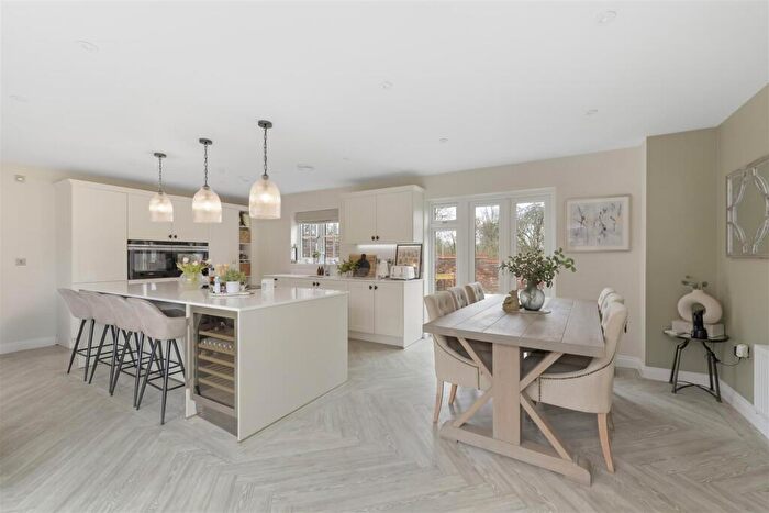 5 Bedroom Detached House For Sale In Hawthornden Grove, Yalding, ME18