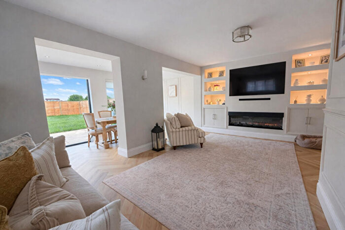 3 Bedroom Semi Detached House For Sale In Duchess Way, Swindon, SN2