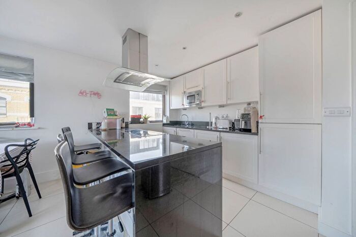 2 Bedroom Flat To Rent In Wheatsheaf Terrace, Parsons Green, London, SW6