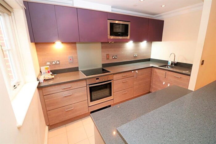 2 Bedroom Apartment To Rent In High Street, Dorking, RH4
