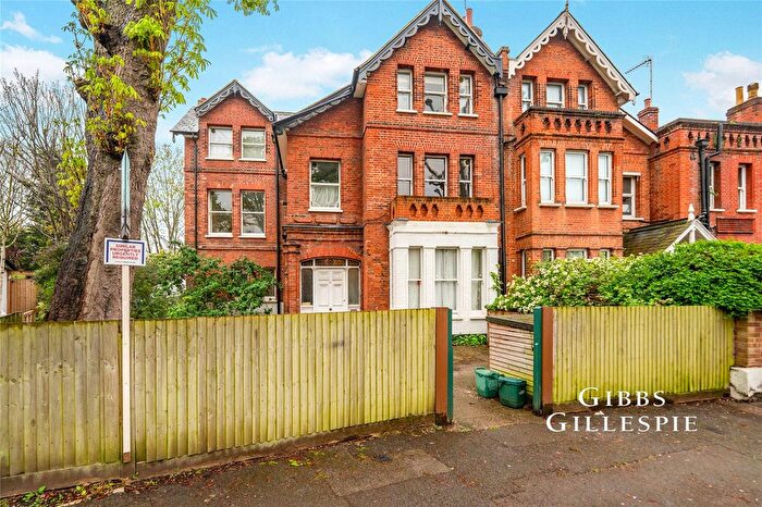 Studio To Rent In Avenue Gardens, London, W3