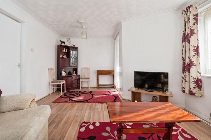 2 Bedroom Flat For Sale In Pennine Road, Southampton, SO16