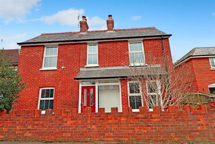 2 Bedroom Detached House To Rent In Highfield Road, Farnborough, GU14