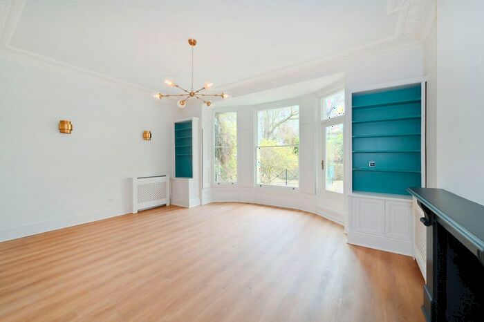 3 Bedroom Flat To Rent In Ladbroke Gardens, London, W11