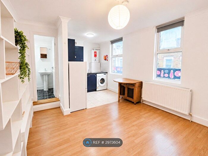 2 Bedroom Flat To Rent In High Street, London, E17
