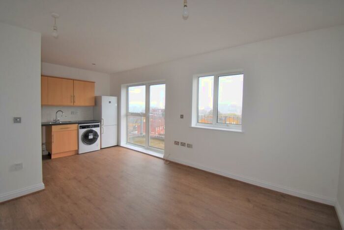 2 Bedroom Flat To Rent In Frances Street London, SE18