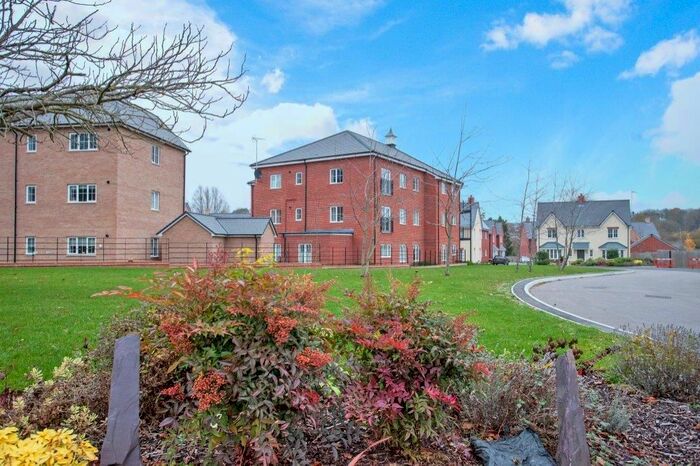 2 Bedroom Flat To Rent In Tenor Close, Buckingham, MK18