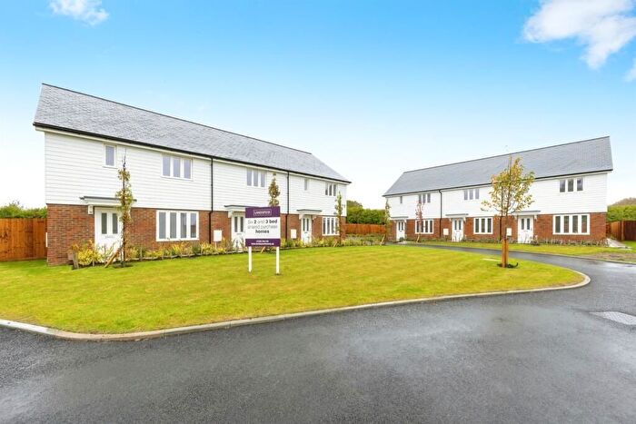 3 Bedroom End Of Terrace House For Sale In Summerfield Close, Staple, Canterbury, CT3