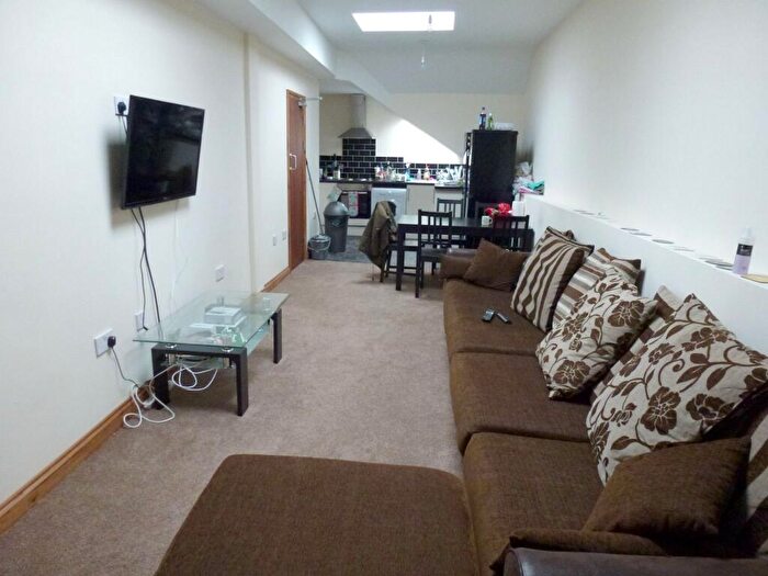 5 Bedroom Flat To Rent In Woodville Road, Cathays, CF24