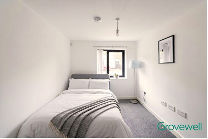 2 Bedroom Flat To Rent In Cooke Place, Salford, M5