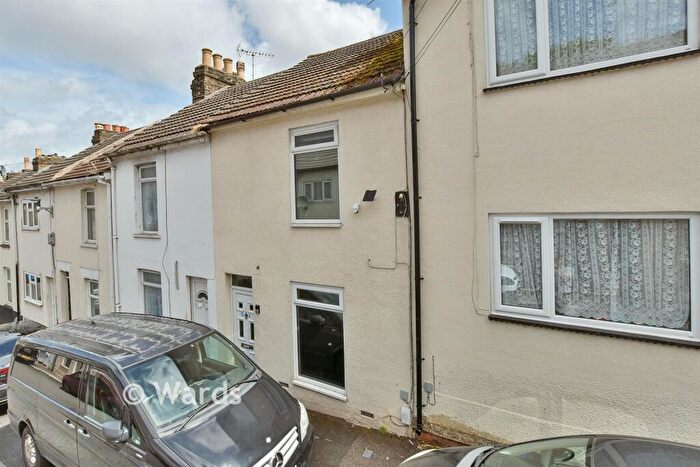 3 Bedroom Terraced House For Sale In Sturla Road, Chatham, Kent, ME4