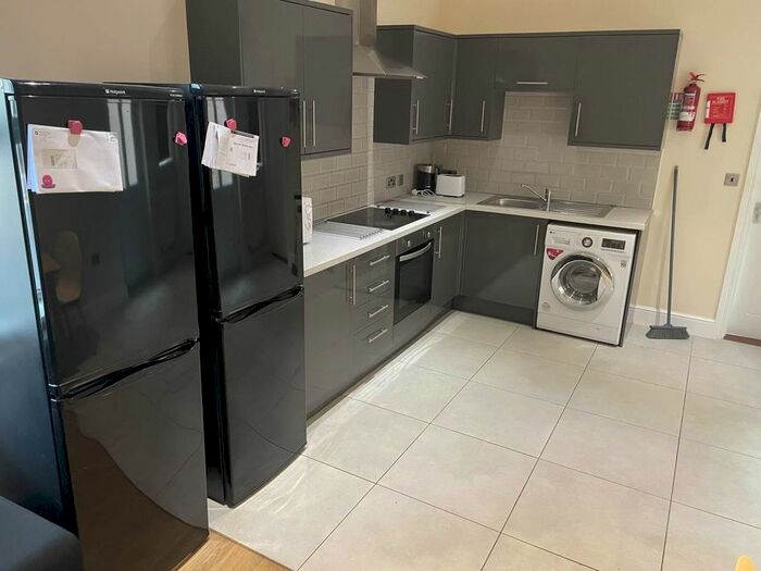 5 Bedroom Property To Rent In Glanbrydan Avenue, Uplands, Swansea, SA2