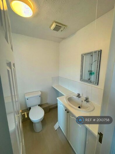 5 Bedroom Detached House To Rent In Bishops Meadow, Sutton Coldfield, B75