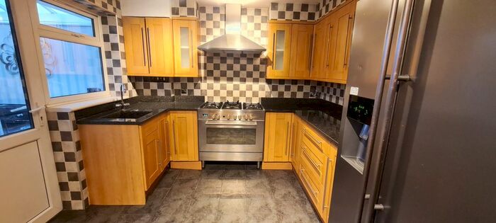 3 Bedroom Semi-Detached House To Rent In Briscoe Road, Rainham, RM13