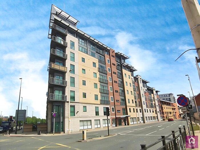 2 Bedroom Flat For Sale In City Point, Chapel Street, Salford, M3