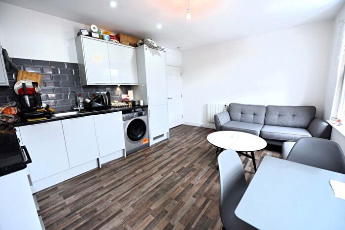 2 Bedroom Flat To Rent In Marsh Vale, Flat, LS6