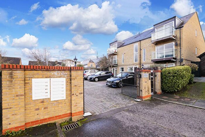 2 Bedroom Apartment To Rent In Beatrice Court, Buckhurst Hill, IG9