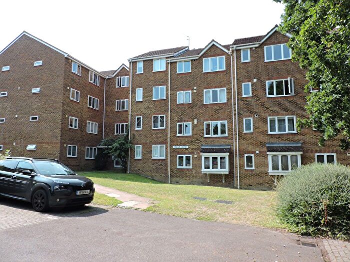 1 Bedroom Flat To Rent In Percy Gardens, Old Malden, Worcester Park, KT4