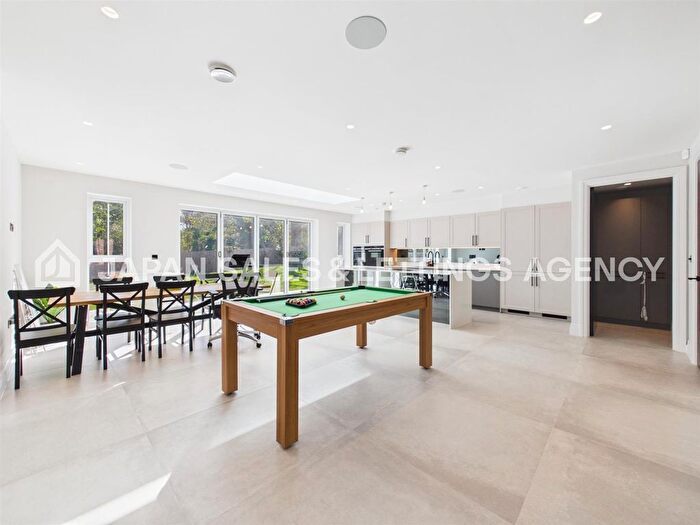 5 Bedroom Detached House For Sale In Admiral Gardens, Bentley Heath, Barnet, EN5