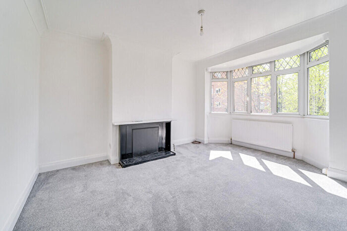 2 Bedroom Apartment To Rent In Palmerston Road, Bounds Green, London, N22