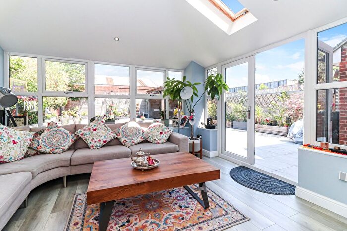 4 Bedroom Detached House For Sale In Edson Close, Watford, WD25