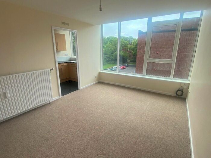 1 Bedroom Flat To Rent In Albrighton House, Browns Green, Birmingham, B20