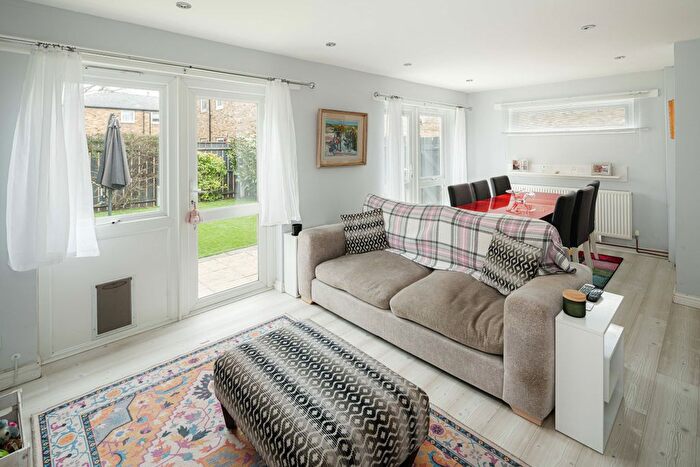 3 Bedroom End Of Terrace House For Sale In Lairdale Close, London, SE21