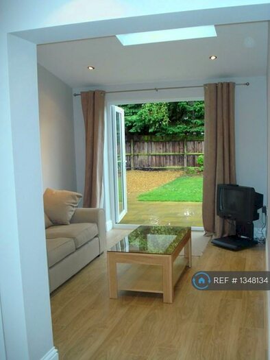 2 Bedroom Flat To Rent In Hurrell Road, Cambridge, CB4