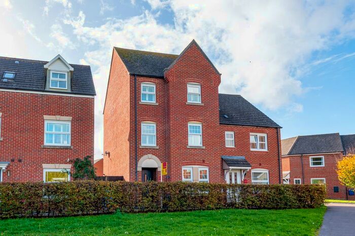 3 Bedroom Semi-Detached House To Rent In Jennetts Park, Bracknell, RG12