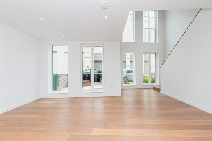 2 Bedroom Flat To Rent In Postmark, Phoenix Place, WC1X