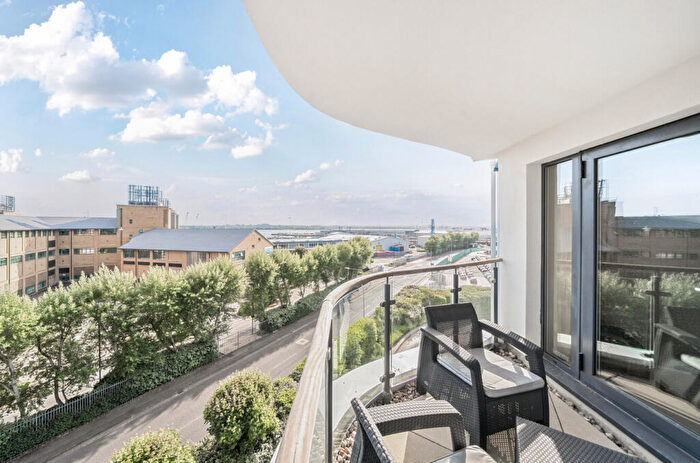 2 Bedroom Flat For Sale In Ocean Way, Ocean Village, Southampton, Hampshire, SO14