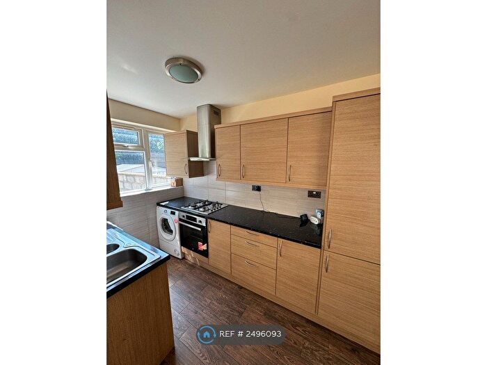 4 Bedroom Terraced House To Rent In Aldin Avenue North, Slough, SL1