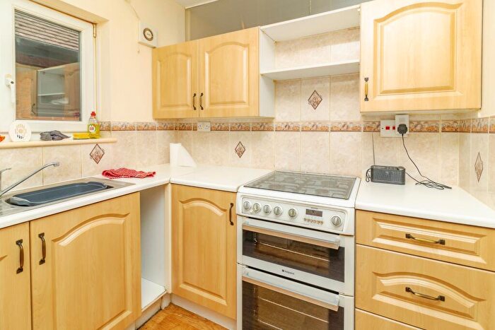 2 Bedroom Bungalow For Sale In Knowles Green, Bletchley, Milton Keynes, Buckinghamshire, MK2