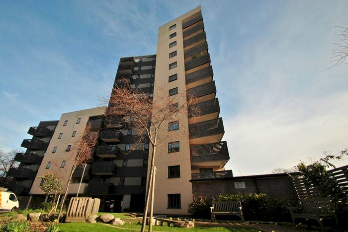 2 Bedroom Flat To Rent In The Avenue, London, W13