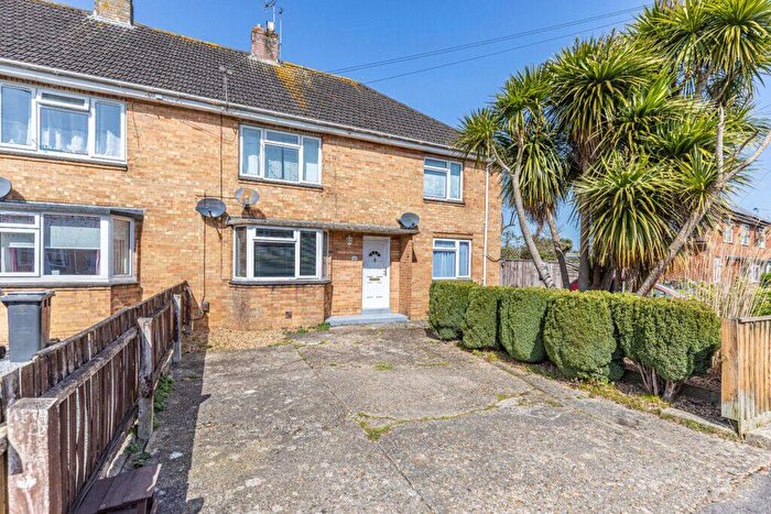 2 Bedroom Flat For Sale In Youngs Road, Bournemouth, BH11