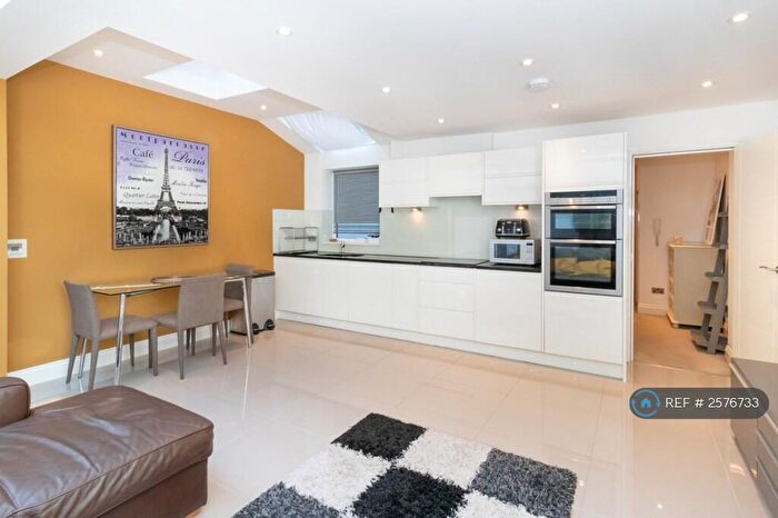 2 Bedroom Flat To Rent In Battersea, London, SW11