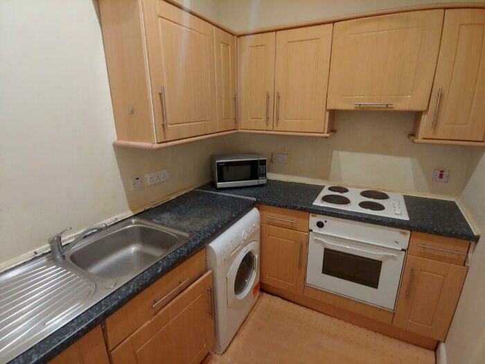 3 Bedroom Flat To Rent In Roseneath Place, Marchmont, Edinburgh, EH9