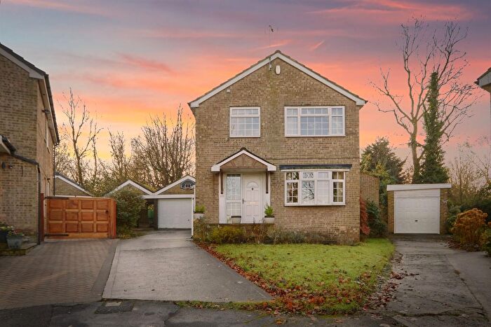 4 Bedroom Detached House For Sale In Mawcroft Close, Yeadon, Leeds, LS19
